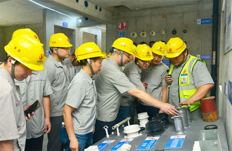 为进一步推进优质客户高效履约，提升交付品质、达成客户满意，2025年6月25日，BBIN宝盈建设集团在上海组织召开2025年越秀地产、华润置业客户履约推进会。